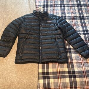 Patagonia YL 12 Navy puffer coat
